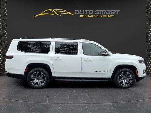 Used 2023 Jeep Wagoneer L Series II AWD/4WD image 6