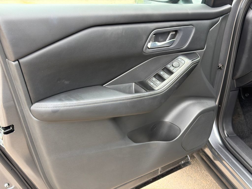 Used 2026 Nissan Rogue SV FWD image 10
