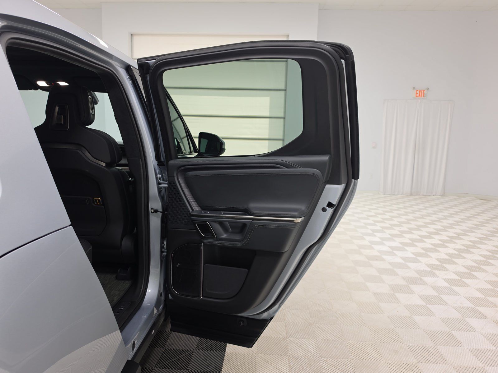 Used 2023 Rivian R1T Adventure Dual AWD/4WD image 19