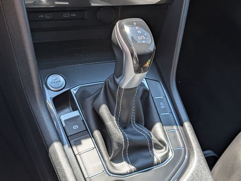 Used 2022 Volkswagen Tiguan SE AWD/4WD image 24