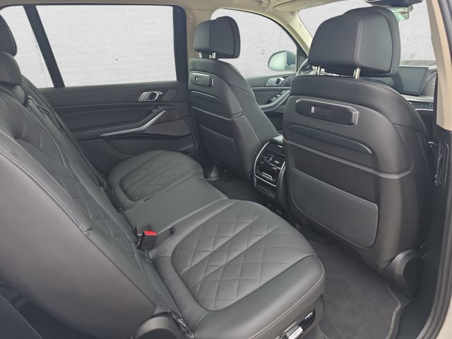 Used 2026 BMW X7 xDrive40i AWD/4WD image 11