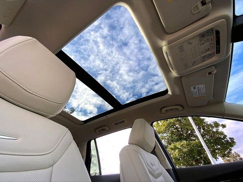 Used 2025 Cadillac XT6 Premium Luxury image 34