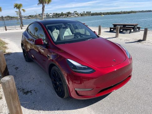 Used 2024 Tesla Model Y Long Range image 30