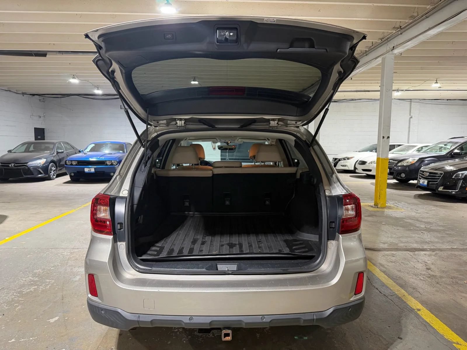 Used 2017 Subaru Outback 2.5i Limited AWD/4WD image 7
