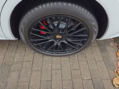 Used 2023 Porsche Cayenne GTS image 9