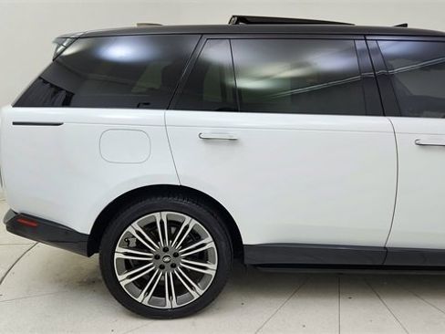 Used 2023 Land Rover Range Rover Long Wheelbase Autobiography image 12