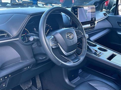 Used 2024 Toyota Sienna XLE Woodland Edition image 14