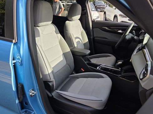 Used 2025 Chevrolet TrailBlazer LT w/ LT Cold Weather Package FWD image 23