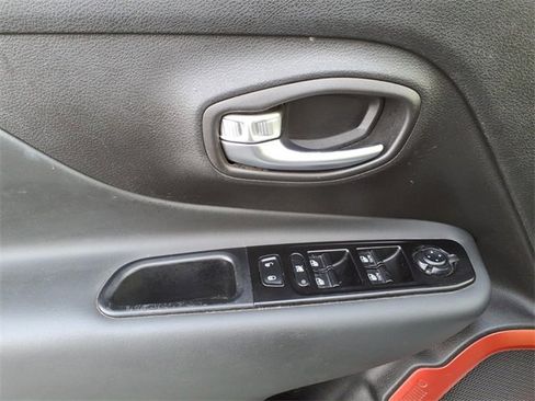 Used 2021 Jeep Renegade Trailhawk image 11
