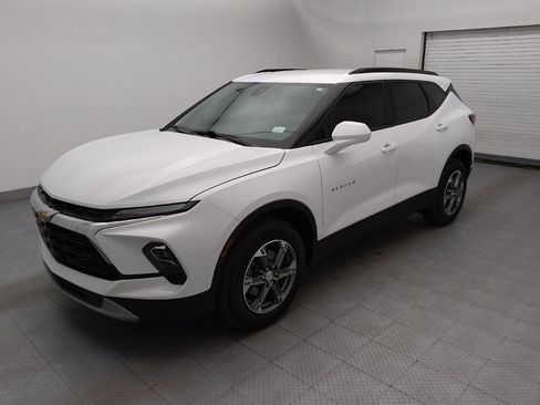 Used 2024 Chevrolet Blazer LT w/ Convenience Package FWD image 2