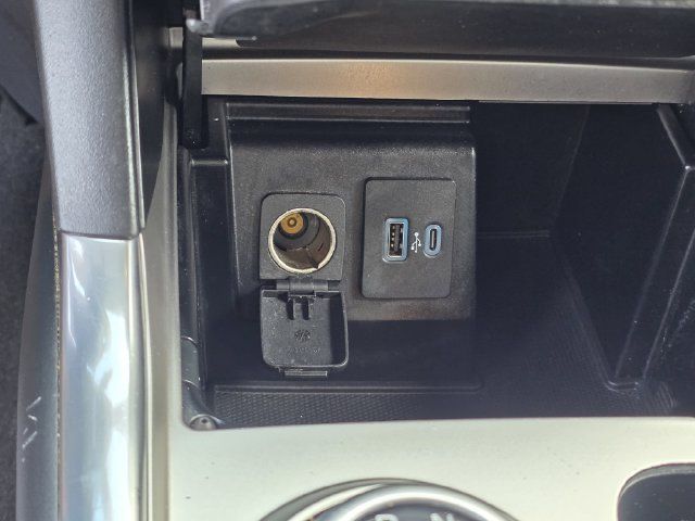 Used 2020 Ford Explorer XLT w/ Equipment Group 202A RWD image 22
