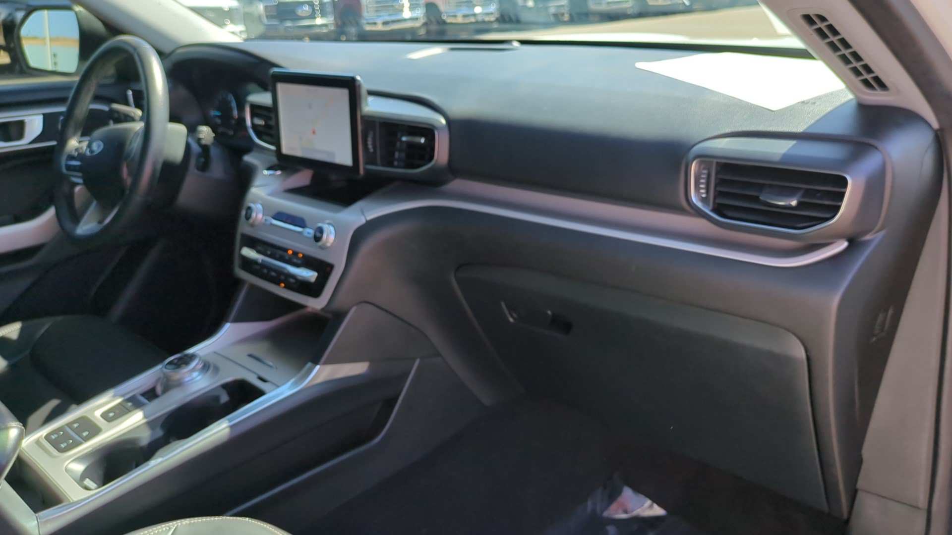 Used 2024 Ford Explorer XLT w/ Equipment Group 202A RWD image 33