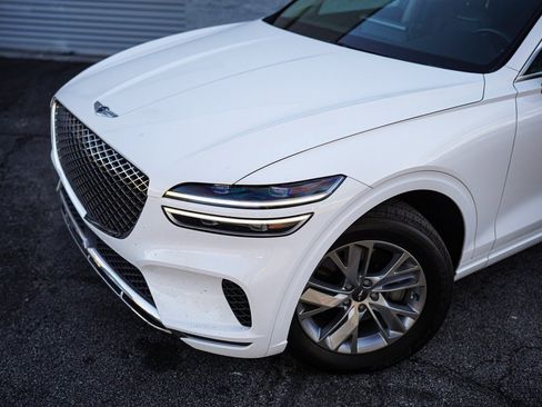 Used 2023 Genesis GV70 2.5T Select image 2