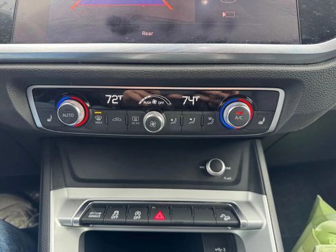 Used 2020 Audi Q3 2.0T Premium image 21