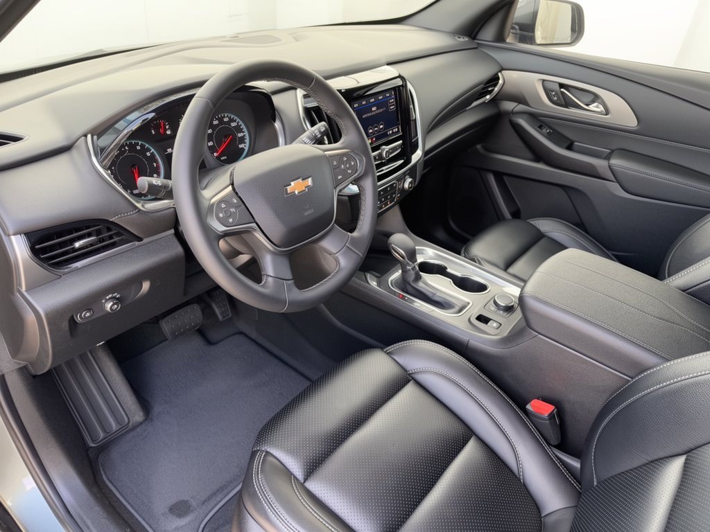 Used 2023 Chevrolet Traverse LT FWD image 4