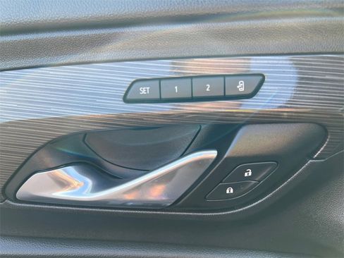 Used 2024 GMC Terrain SLT image 15