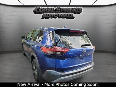 Used 2021 Nissan Rogue SV FWD image 3