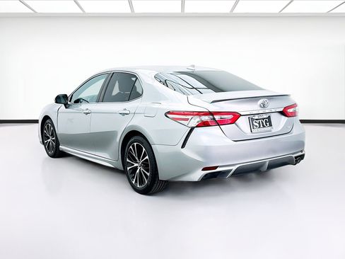 Used 2019 Toyota Camry SE image 6