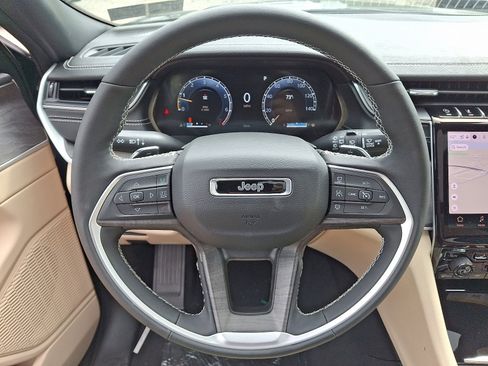 New 2025 Jeep Grand Cherokee Limited w/ Luxury Tech Group II image 12