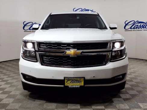 Used 2018 Chevrolet Suburban LT image 3