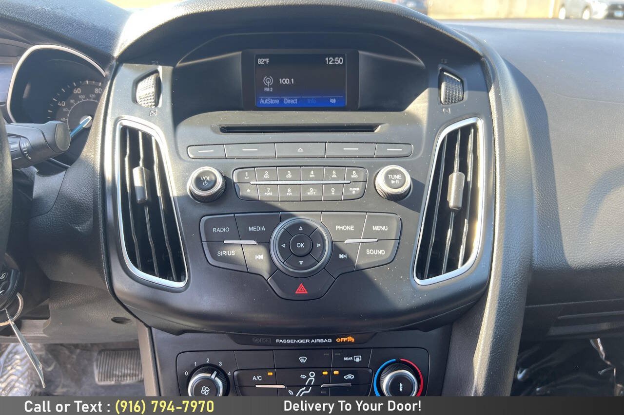 Used 2015 Ford Focus SE w/ Equipment Group 201A FWD image 16