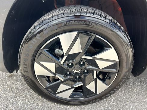 Used 2024 Hyundai Kona SEL image 17