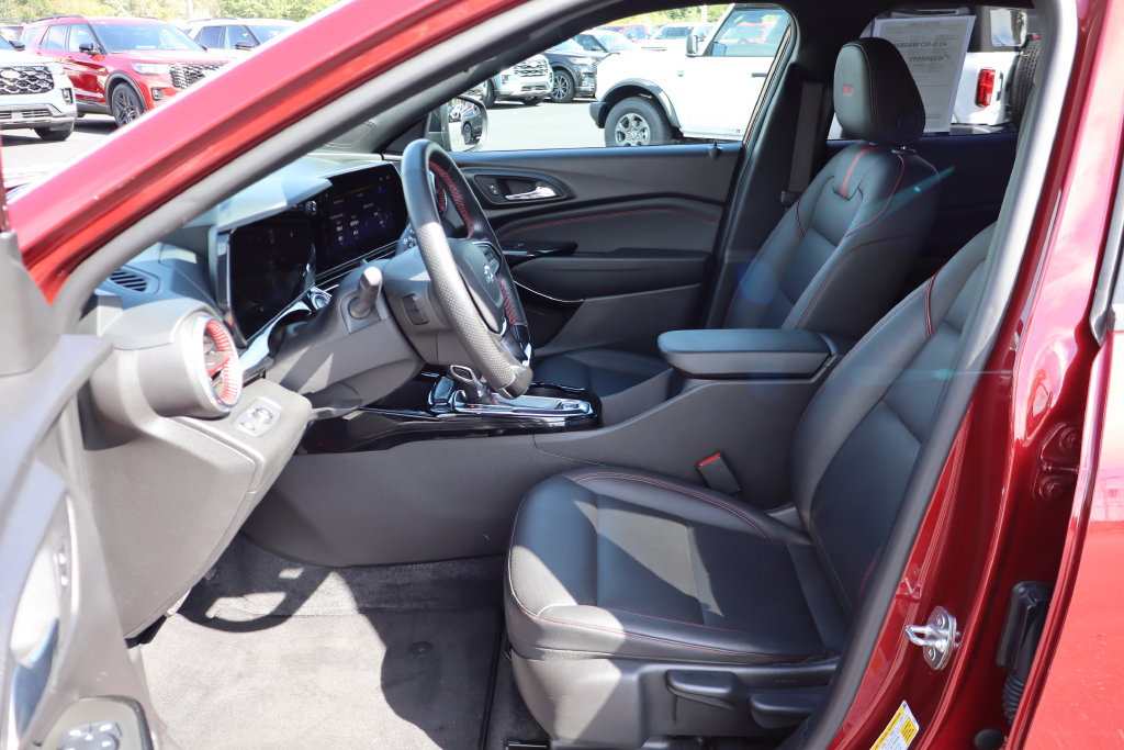 Used 2024 Chevrolet Trax RS w/ Driver Confidence Package FWD image 23