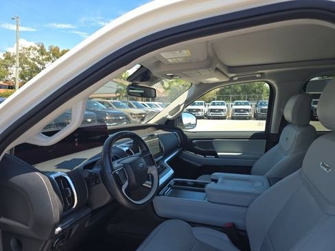 Used 2025 Ford Expedition Platinum w/ Driver's Package AWD/4WD image 10