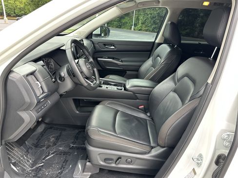 Used 2022 Nissan Pathfinder SL w/ SL Premium Package AWD/4WD image 16