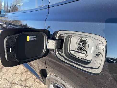 New 2025 Volvo EX90 Ultra w/ Protection Package Premier image 21