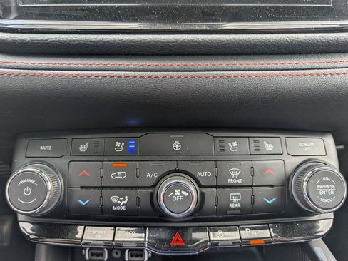 Used 2025 Dodge Durango R/T AWD/4WD image 18