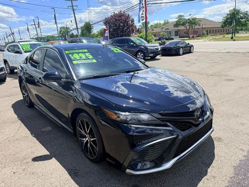 Used 2022 Toyota Camry SE FWD image 9