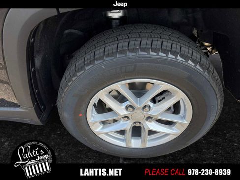 New 2025 Jeep Grand Cherokee Laredo X w/ Luxury Tech Group I image 8