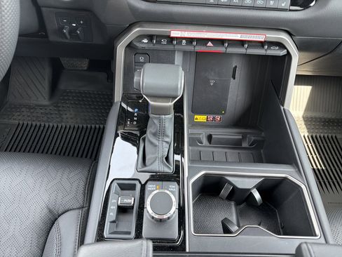 Used 2025 Toyota Tundra Limited AWD/4WD image 25