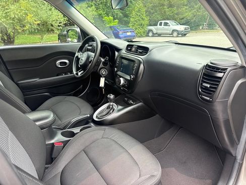 Used 2018 Kia Soul + FWD image 24