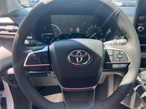 New 2026 Toyota Sienna XLE FWD image 22