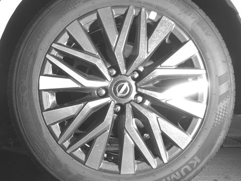 Used 2025 Nissan Altima 2.5 SV FWD image 14
