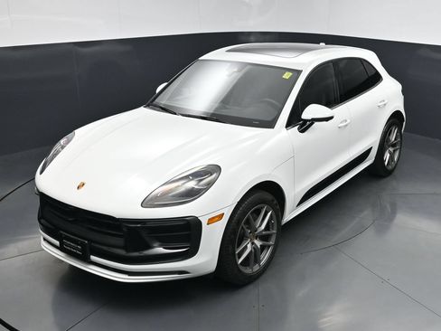 Used 2025 Porsche Macan AWD/4WD image 14