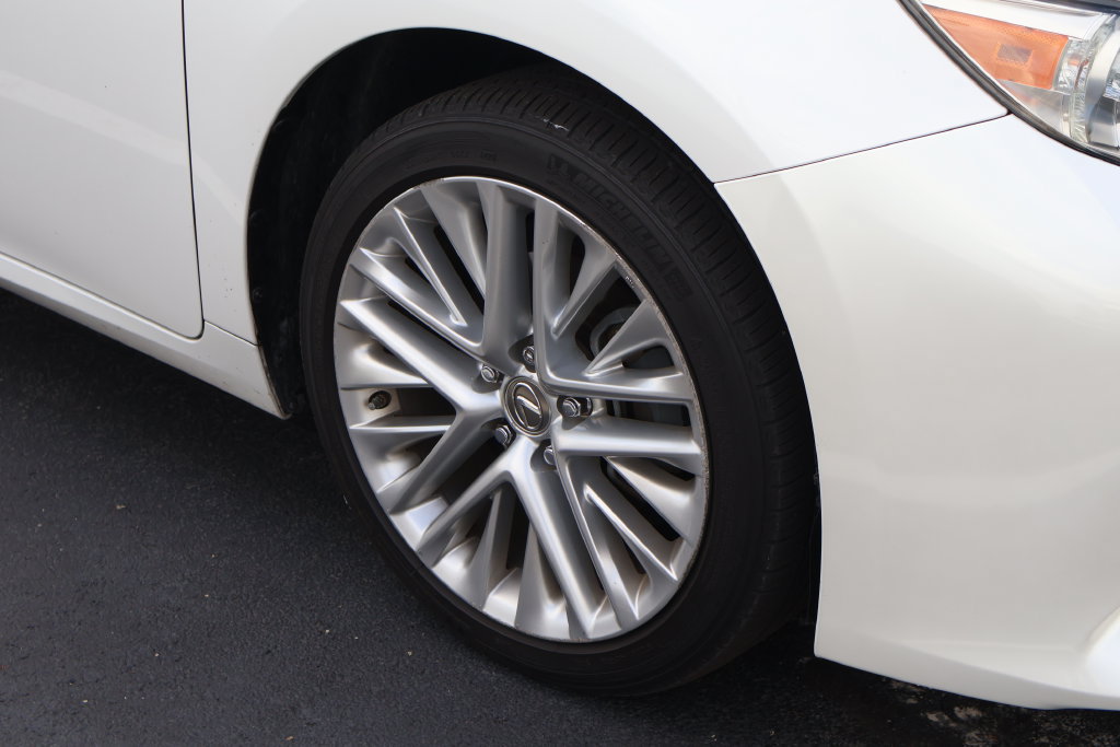 Used 2014 Lexus ES 350 w/ Ultra Luxury Package FWD image 5