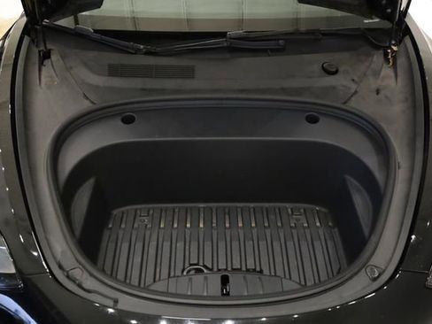 Used 2023 Tesla Model 3 Standard Range image 9