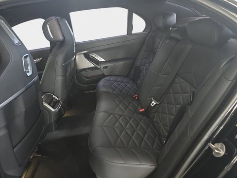 Used 2023 BMW 740i w/ Parking Assistance Package image 14