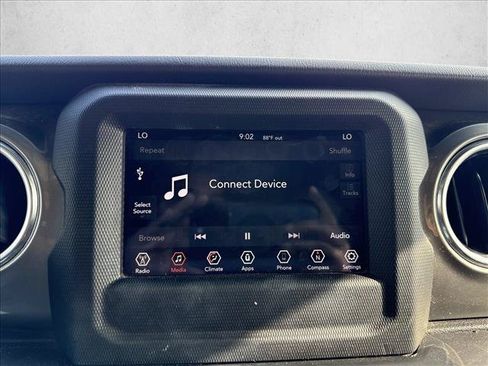 Used 2019 Jeep Wrangler Unlimited Sahara AWD/4WD image 11