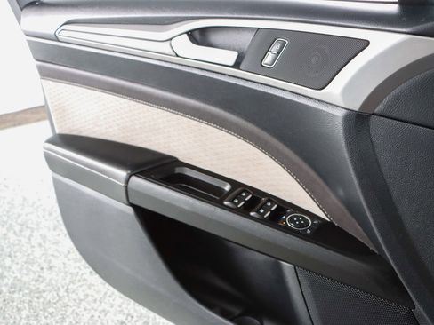 Used 2020 Ford Fusion SE w/ Equipment Group 151A image 21