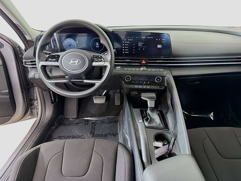 Used 2024 Hyundai Elantra SEL FWD image 26