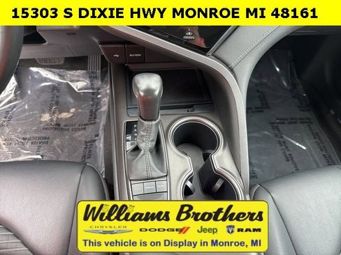 Used 2023 Toyota Camry SE image 18