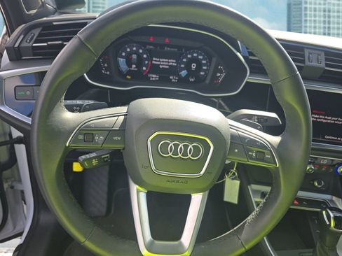 Used 2025 Audi Q3 2.0T Premium image 8