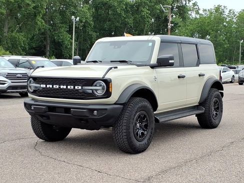 Certified 2025 Ford Bronco Outer Banks w/ Sasquatch Package AWD/4WD image 3