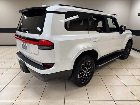 Used 2024 Lexus GX 550 w/ Accessory Package (2T) image 6