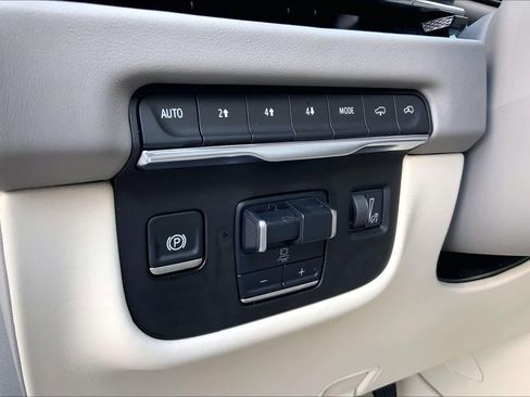 Used 2025 Cadillac Escalade Sport Platinum w/ LPO, ONYX Package image 34