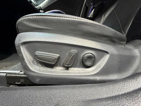 Used 2018 Toyota Camry XLE image 14